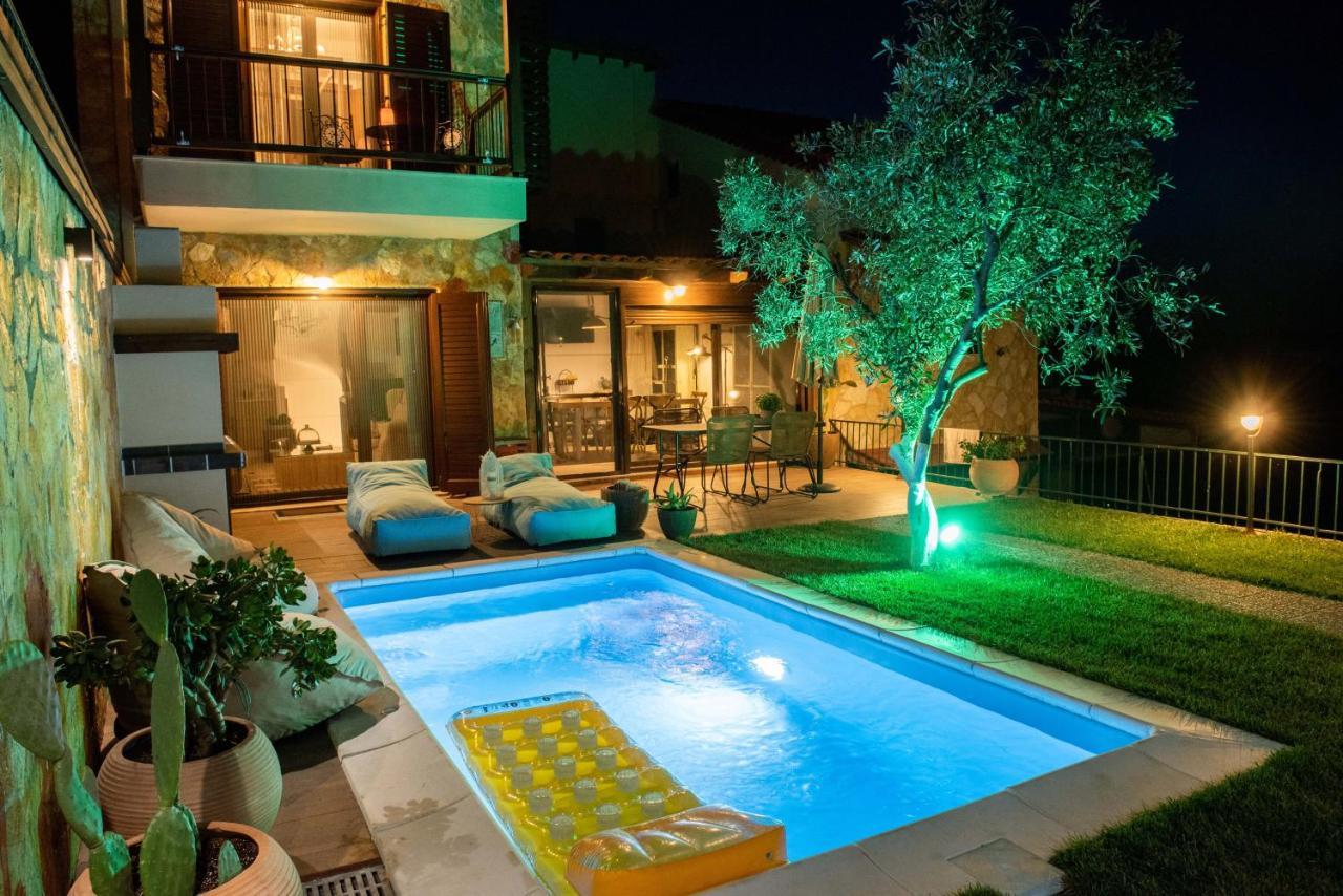 Dandy Villas Nea Roda - Melodic Waves - Private - Pool - Parking - Cellar 外观 照片